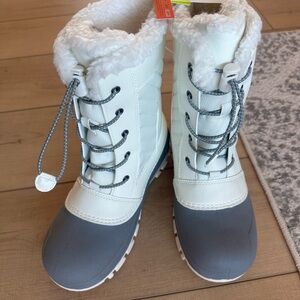 All in Motion Women's White and Gray Winter Boots